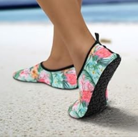 Quick Dry Water Swim Shoes, Flexible Soles, Yoga Beach Sports Travel, Hawaiian - Picture 1 of 9